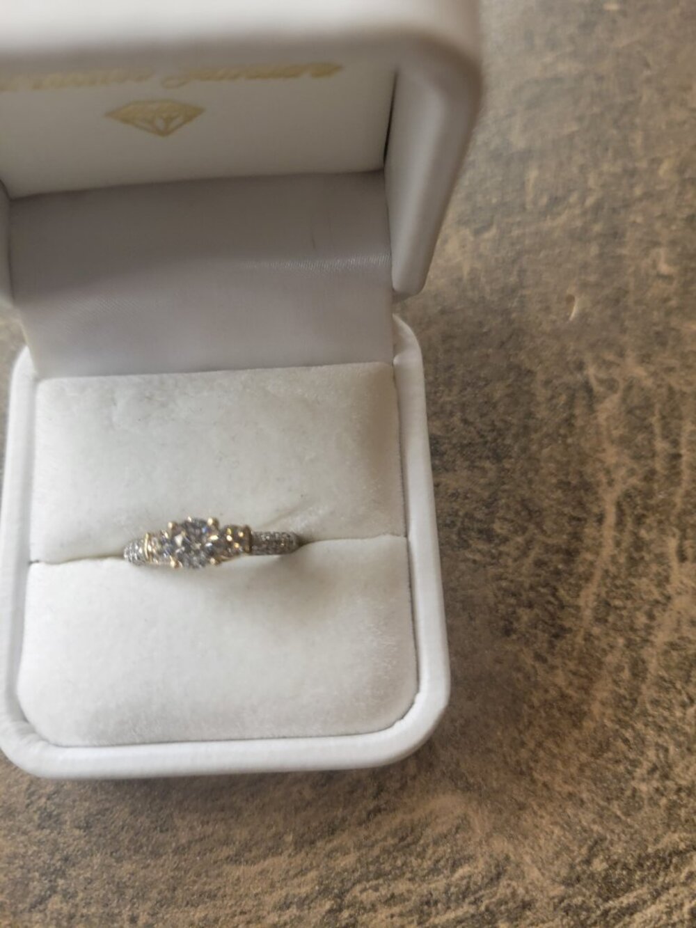 Ladies diamond ring - Picture 7 of 8